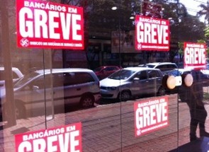 Bancários entram em greve por tempo indeterminado